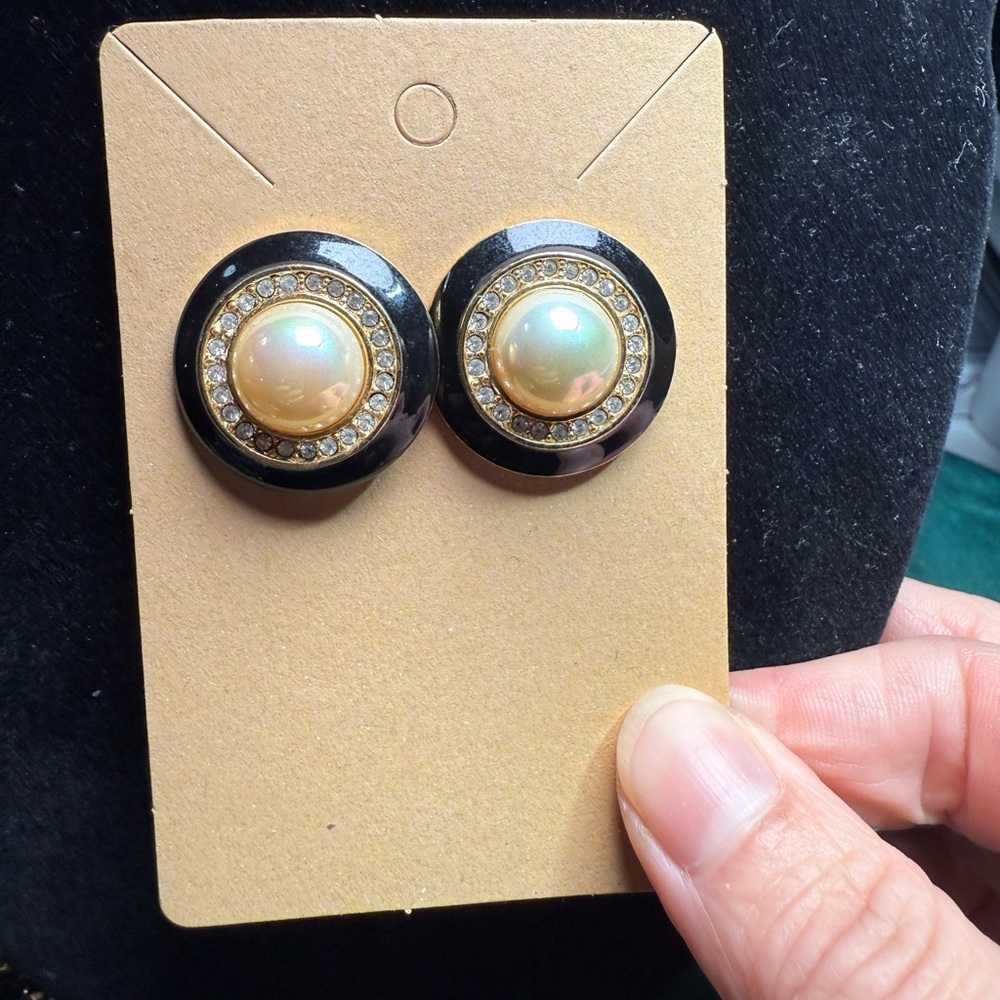 Source Unknown‎ Black and Gold Circle Earrings